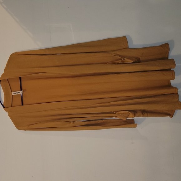 Zenana Outfitters Sweaters - Women's large Zenana mustard kimono. Has pockets